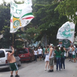 Torcedores do Palmeiras se reúnem nas imediações do Allianz Parque antes da final da Copa do Brasil - Diego Salgado/UOL