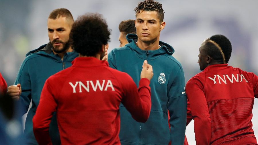 Cristiano Ronaldo cumprimenta Salah antes da decisão da Champions de 2018 - REUTERS