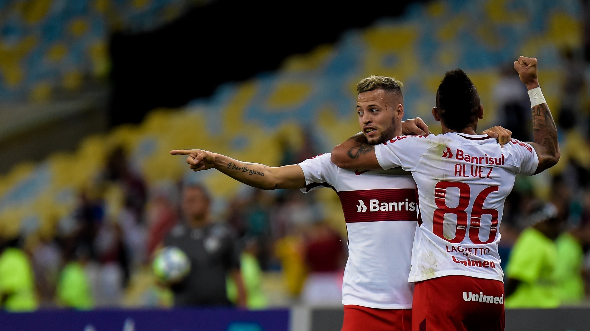 O atacante Nico Lopez comemora gol do Internacional diante do Fluminense