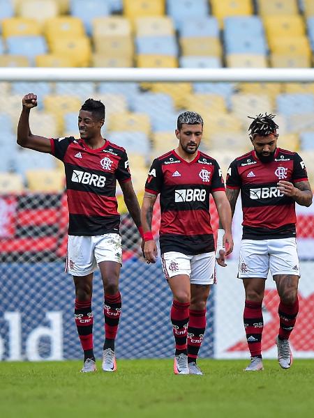 Bruno Henrique comemora um de seus gols em Flamengo 2 x 0 Volta Redonda - Thiago Ribeiro/AGIF