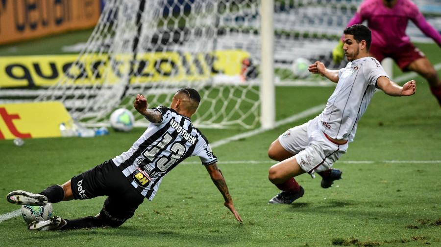 Guilherme Arana foi um dos destaques do Galo no empate com o Flu - Mineirão/Divulgação