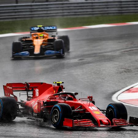 Leclerc à frente de Norris durante o GP da Turquia em 2020 - F1 Pool