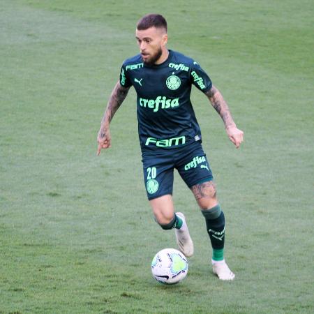 Lucas Lima no jogo entre Santos e Palmeiras, no Brasileirão - Fernanda Luz/AGIF