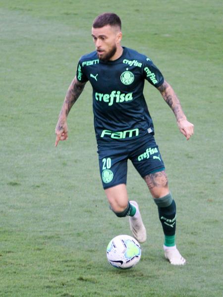 Lucas Lima no jogo entre Santos e Palmeiras, no Brasileirão - Fernanda Luz/AGIF