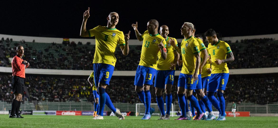 Jogadores da seleção brasileira comemoram gol de Richarlison contra a Bolívia pelas Eliminatórias Sul-Americanas - Lucas Figueiredo/CBF