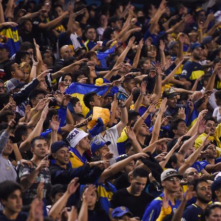 Torcedores do Boca Juniors durante partida disputada no estádio La Bombonera - Marcelo Endelli/Getty Images