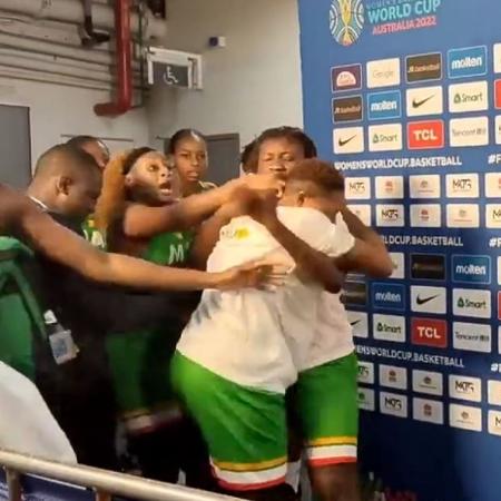 Jogadoras do Mali armam pancadaria após partida no Mundial de