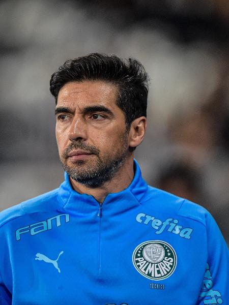 Abel Ferreira está perto de vencer o Brasileirão, o título que falta em sua vitoriosa passagem pelo Palmeiras - Thiago Ribeiro/AGIF