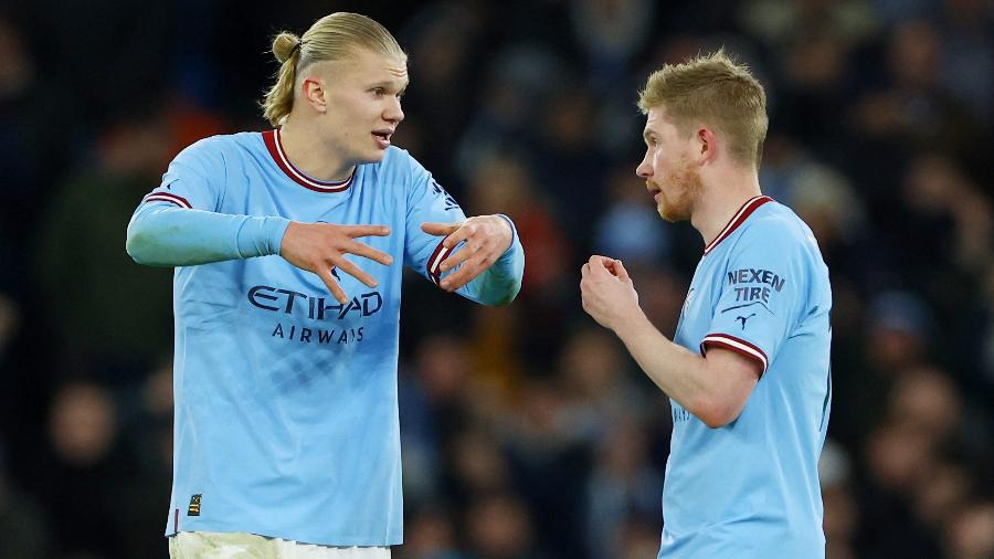 Erling Haaland e Kevin De Bruyne, jogadores do Manchester City.