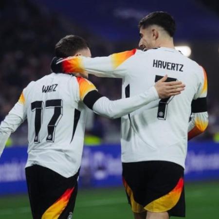 Wirtz e Havertz comemoram gol da Alemanha no amistoso contra a França