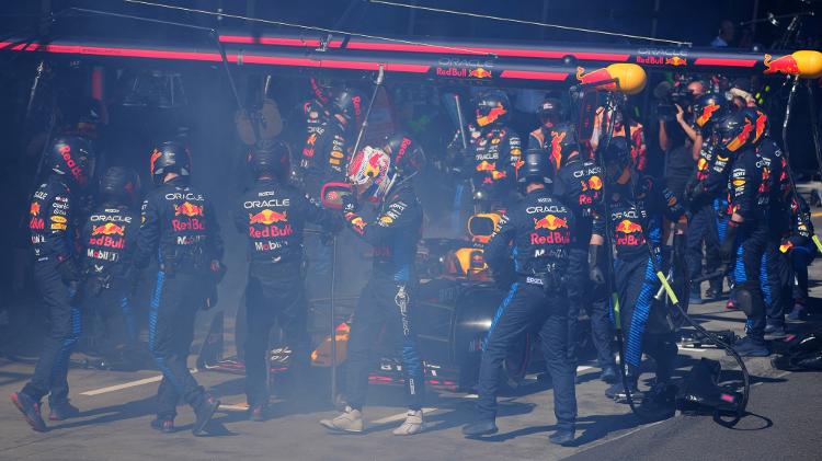 Max Verstappen, da Red Bull, abandonou a prova antes da quinta volta no GP da Austrália