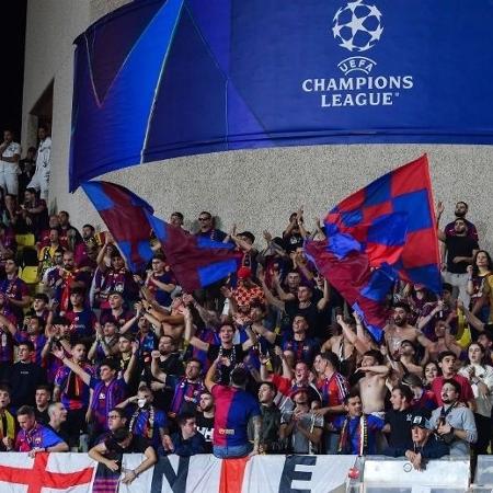 Torcedores do Barcelona durante jogo contra o Monaco, pela Champions