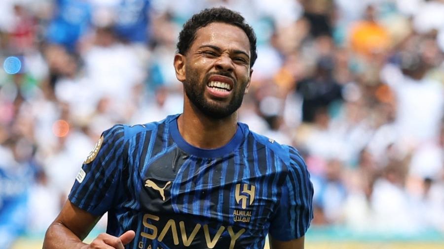 Renan Lodi durante jogo entre Al-Hilal e Real Madrid no Mundial de Clubes - Hannah McKay/REUTERS