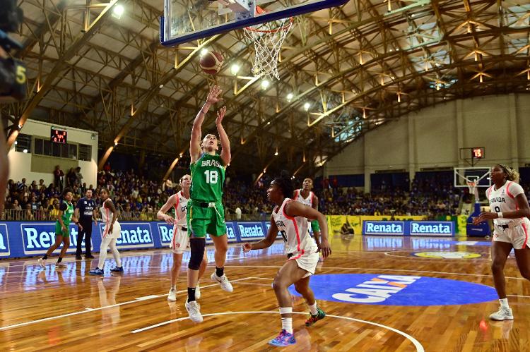 Aline Moura marca pelo Brasil contra o Canadá, em amistoso no basquete Aline Moura marca pelo Brasil contra o Canadá, em amistoso no basquete