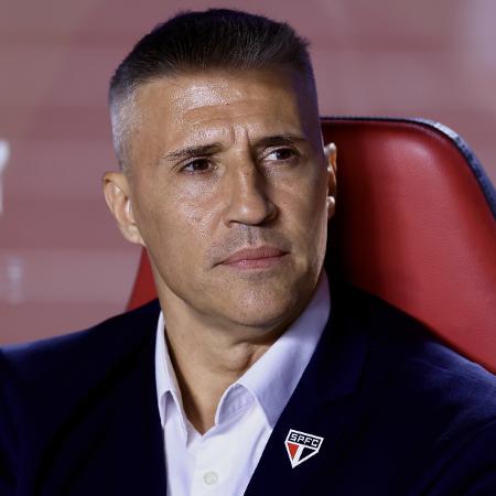 Hernán Crespo, técnico do São Paulo, nega rodízio entre os goleiros. Hernán Crespo, técnico do São Paulo, nega rodízio entre os goleiros.