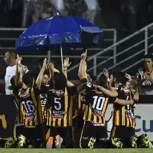 São Paulo é surpreendido e perde para o The Strongest em casa na