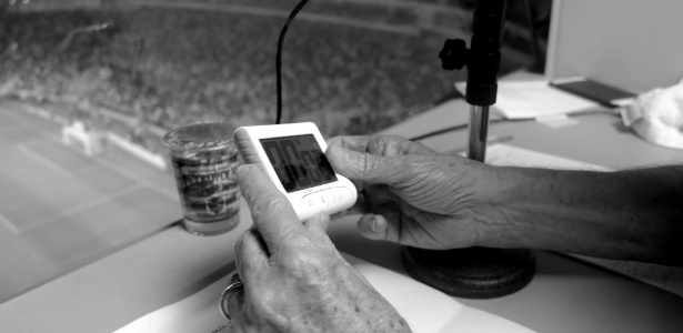 José Silvério, da rádio Bandeirantes, transmite Palmeiras x Nacional no Allianz Parque - Adriano Wilkson/UOL - Adriano Wilkson/UOL