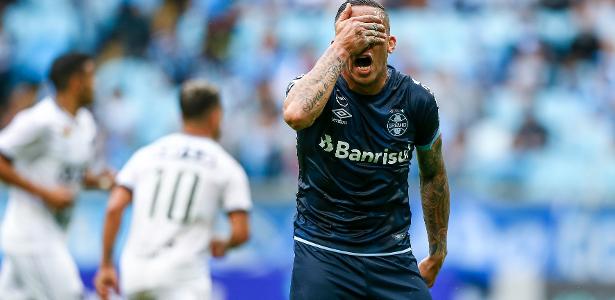 Jael, atacante do Grêmio, só voltará a trabalhar dentro de 35 dias  - Lucas Uebel/Getty Image