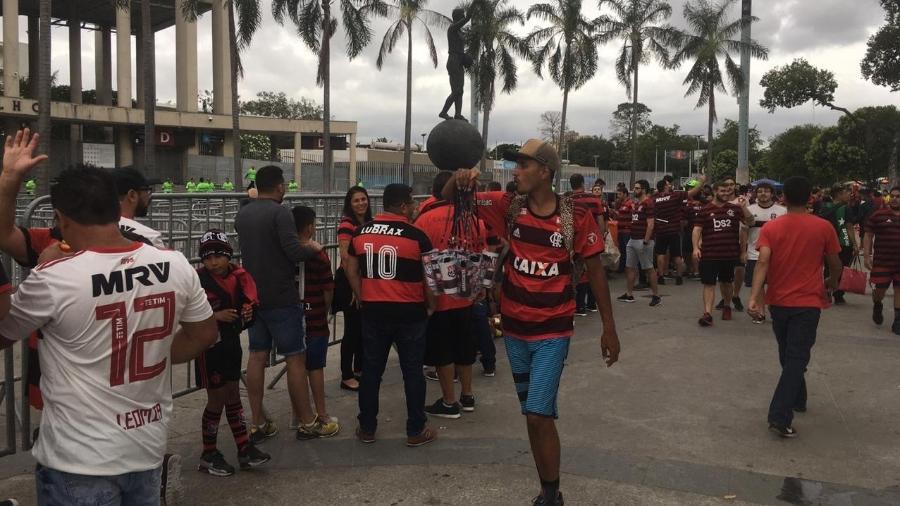 Arredores do Maracanã horas antes da decisão entre Flamengo e Grêmio pela semifinal da Copa Libertadores - Caio Blois / UOL Esporte