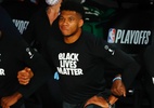 NBA volta com protesto contra o racismo e incentivo ao voto nas eleições