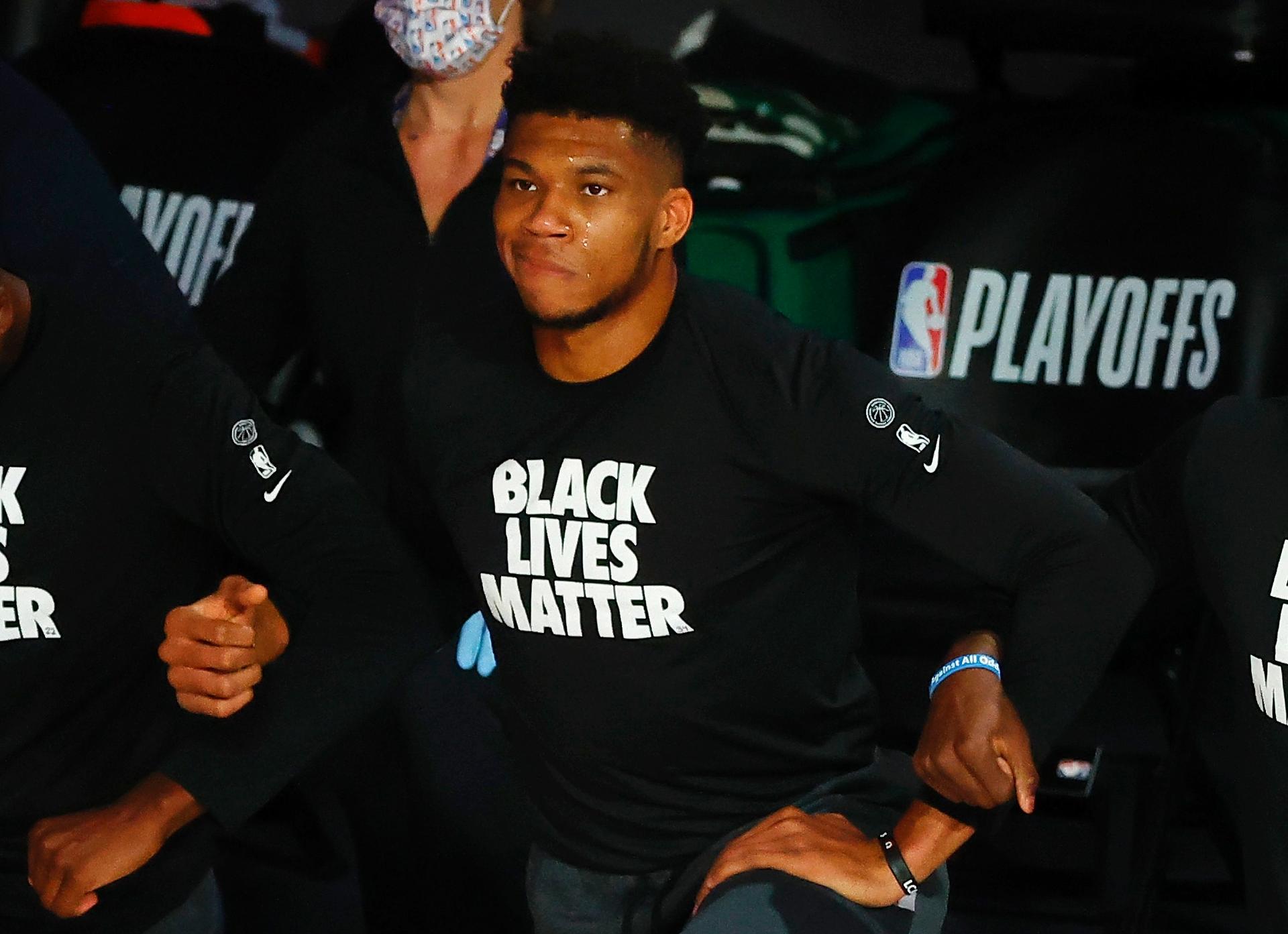 NBA volta com protesto contra o racismo e incentivo ao voto nas eleiÃ§Ãµes -  29/08/2020 - UOL Esporte