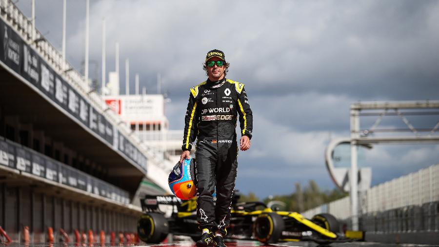 Fernando Alonso em seu primeiro teste no retorno à Renault, em 2020, na Espanha - James Moy/Renault