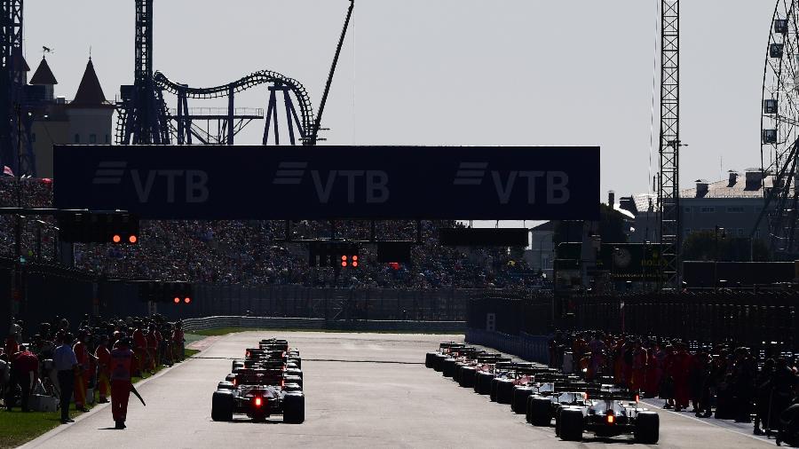 Grid da Fórmula 1 na largada para o GP da Rússia do ano passado - Mario Renzi - Formula 1/via Getty Images