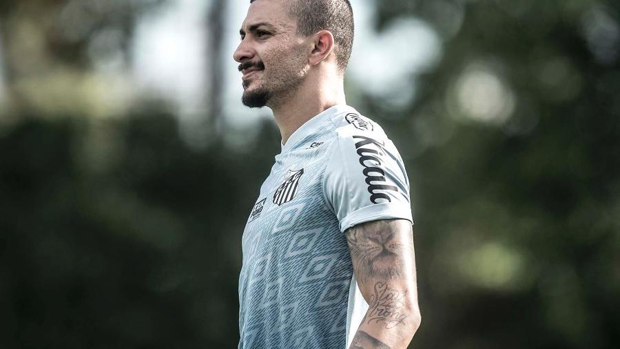 Alison em treino do Santos - Ivan Storti