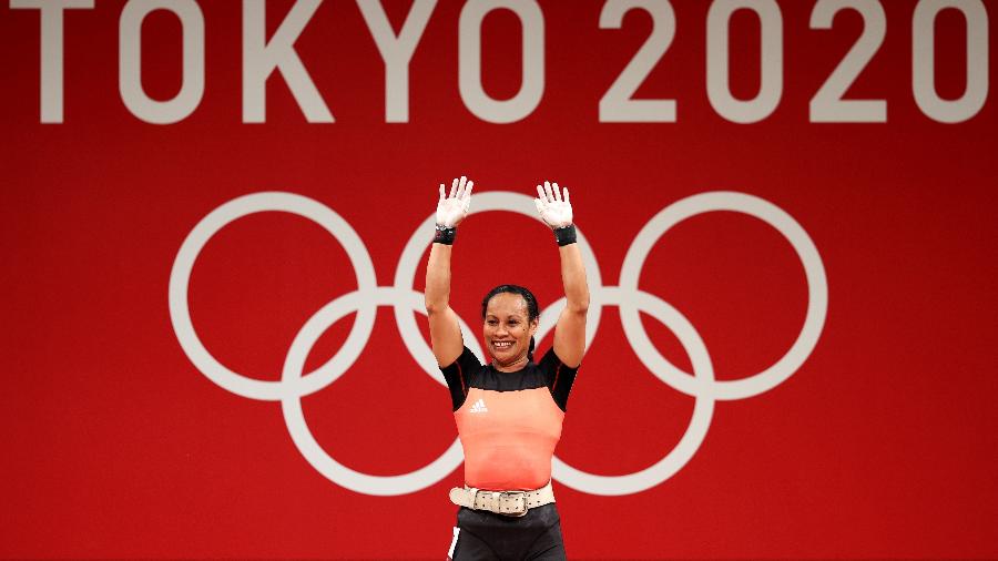 A levantadora de peso Loa Dika Toua, da Papua New Guinea, competindo nos Jogos Olímpicos de Tóquio - Chris Graythen/Getty Images