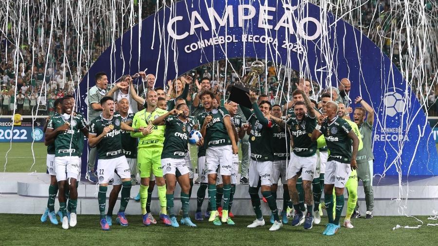Jogadores do Palmeiras celebram o título da Recopa após vitória sobre o Athletico - Cesar Greco / Palmeiras / Divulgação