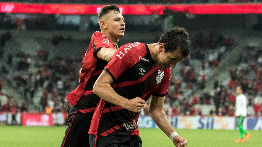 Pablo comemora gol pelo Athletico-PR diante do Tocantinópolis, pela Copa do Brasil, na Arena da Baixada - Gabriel Machado/AGIF