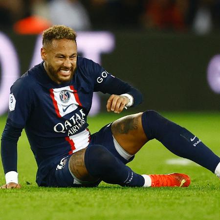 Neymar sente dores durante jogo do PSG no Campeonato Francês