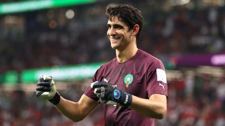 Bounou, goleiro do Marrocos, defendeu três pênaltis contra a Espanha nas oitavas da Copa - Catherine Ivill/Getty Images - Catherine Ivill/Getty Images