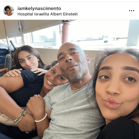 Edinho, filho de Pelé, posa ao lado da irmã Kelly Cristina no hospital Albert Einstein - Reprodução/Instagram