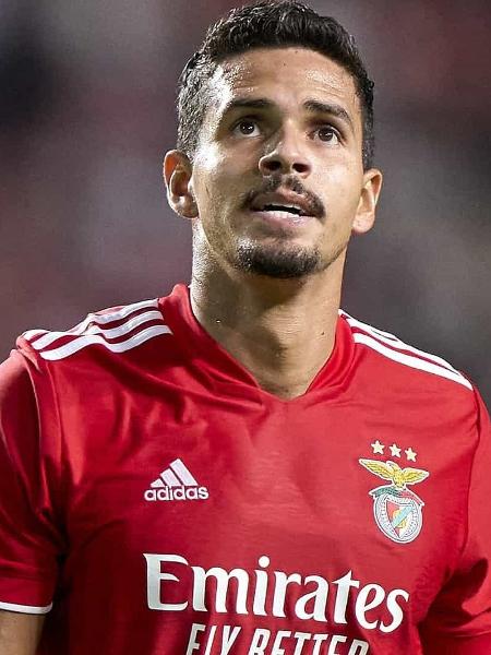 Zagueiro Lucas Veríssimo é um dos jogadores em negociação com o Flamengo - Divulgação