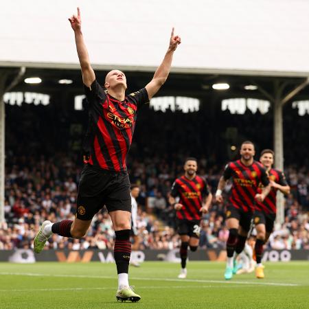 Haaland, do Manchester City, comemora gol contra o Fulham, pelo Campeonato Inglês - Ryan Pierse/Getty Images