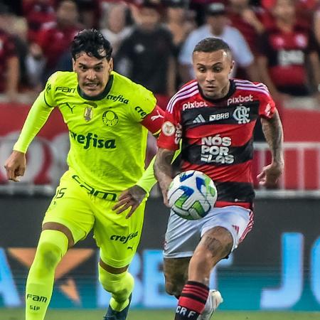 Cebolinha, do Flamengo, em ação no jogo contra o Palmeiras, pelo Brasileirão