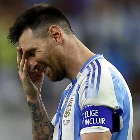 Messi se lamenta durante Argentina x Equador, jogo da Copa América