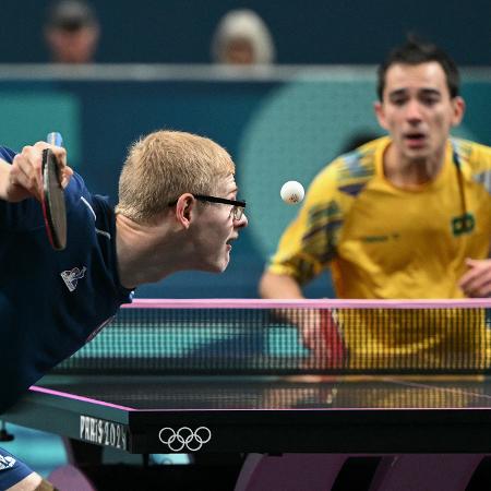 Felix Lebrun e Hugo Calderano durante disputa do bronze no tênis de mesa nas Olimpíadas de Paris