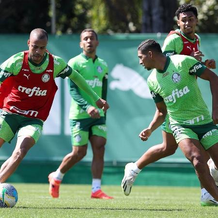 Mayke e Rony em atividade do Palmeiras na Academia do Futebol