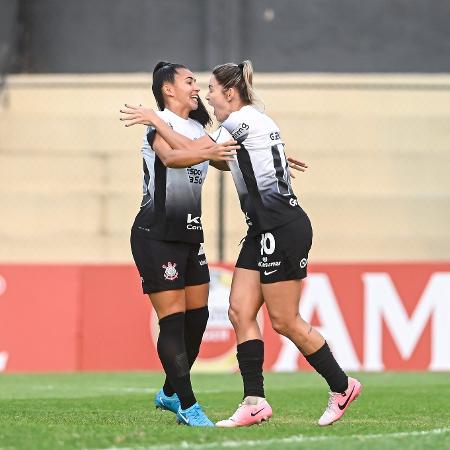 Mariza e Gabi Zanotti comemoram gol na Libertadores Feminina