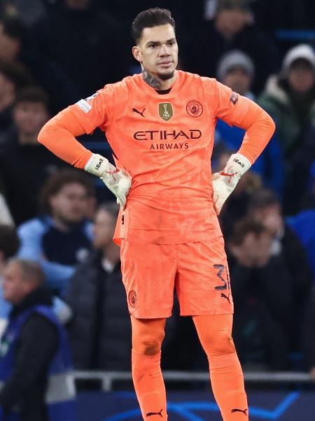 Brasileiro Ederson já foi até para o banco devido à péssima fase do Manchester City