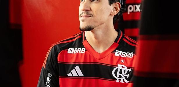 NOVO MANTO! Flamengo revela uniforme principal de 2025 em anúncio oficial no clube.