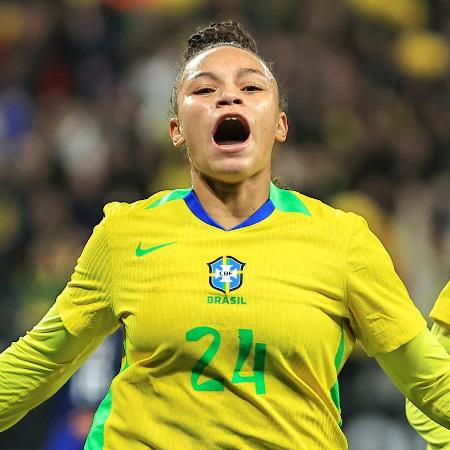 Dudinha, do Brasil, celebra gol marcado sobre o Japão em amistoso Dudinha, do Brasil, celebra gol marcado sobre o Japão em amistoso
