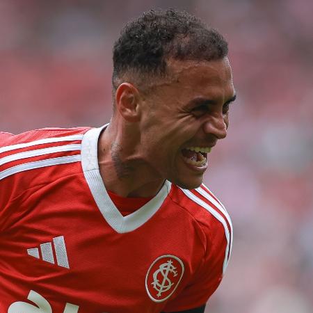 Alan Patrick comemora gol marcado pelo Internacional contra o Ceará no Brasileirão Alan Patrick comemora gol marcado pelo Internacional contra o Ceará no Brasileirão