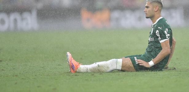 アベルには選択肢はなく、即席のミッドフィールドでプレーすることになる