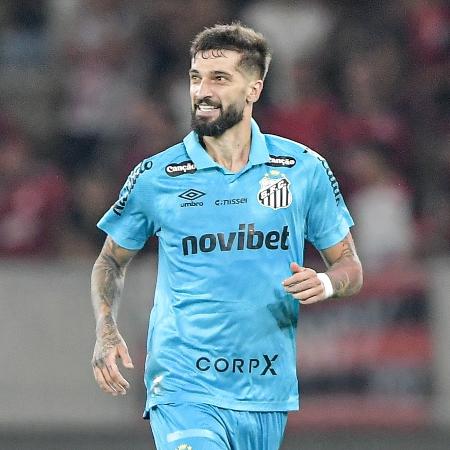 Um dos gols marcados por Lautaro pelo Santos foi diante do Flamengo, no Maracanã