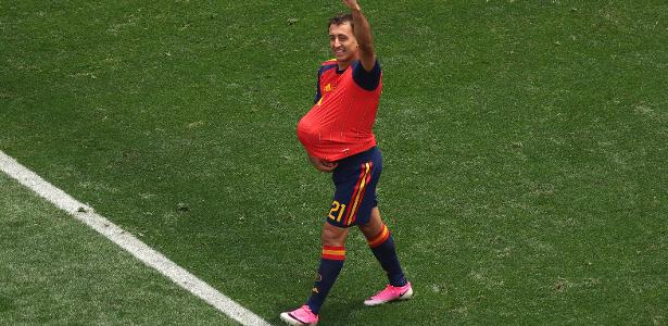 Espanha vai às oitavas sem sofrer gols e igualando ataque campeão de 2010