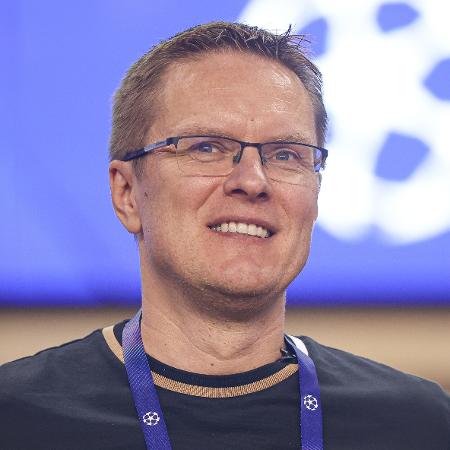 Valdas Dambrauskas, técnico do Sabah, durante jogo da fase preliminar da Champions