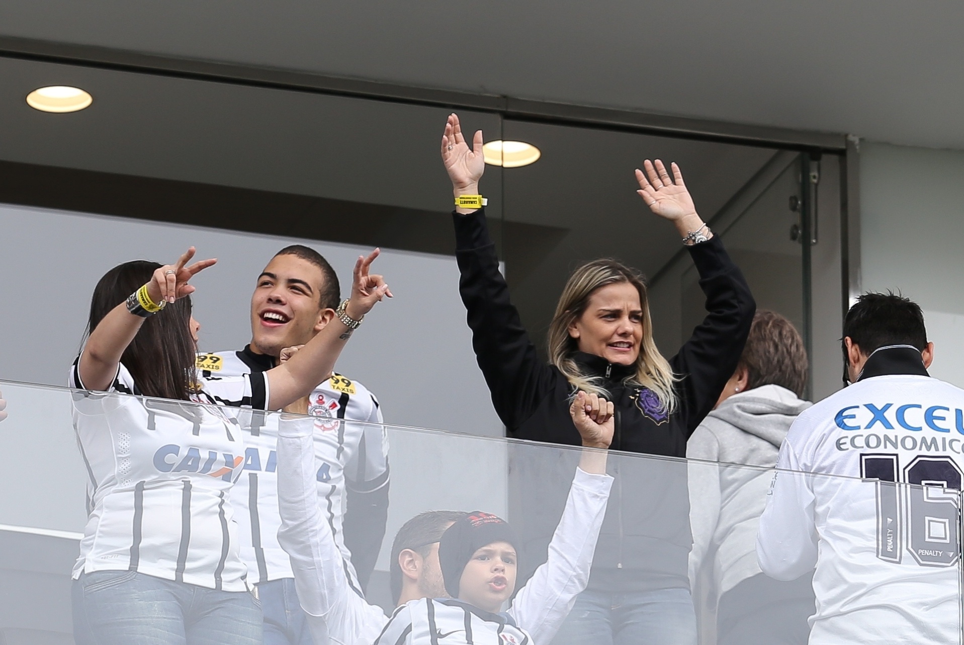 Ronald,  fiho do ex-atacante Ronaldo, ao lado da mãe Milene em um camarote do estádio acompanham Corinthians x Joinville pelo Brasileiro - Robson Ventura-13.set.2015/Folhapress